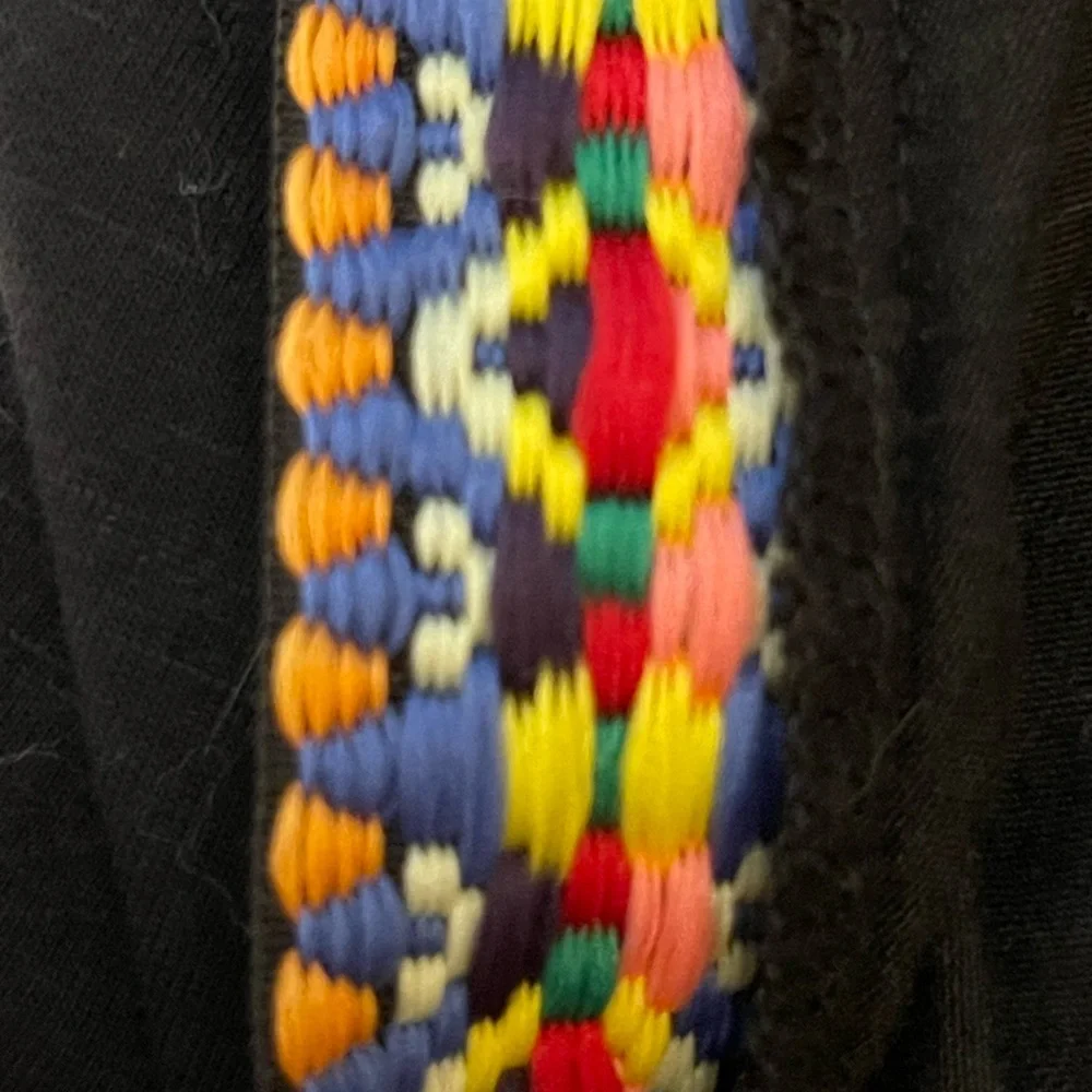Black medium T-shirt with Aztec embroidery - Picture 3 of 9